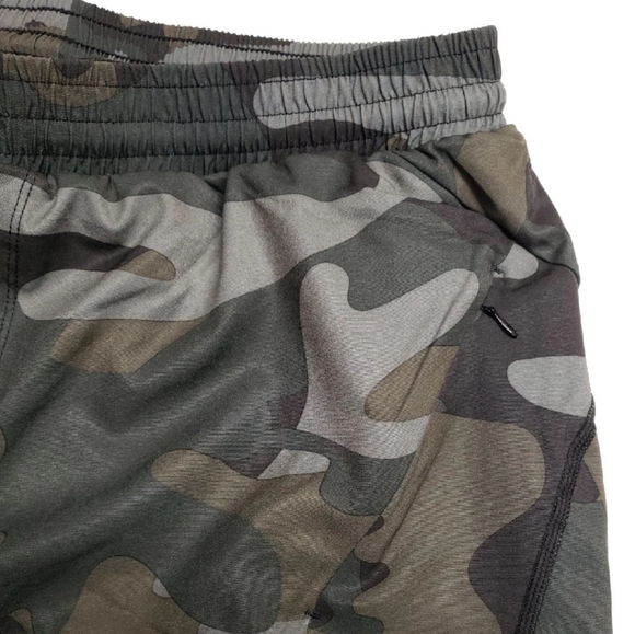 Sold! Men's Camo Active Zyia short - Picture 3 of 4
